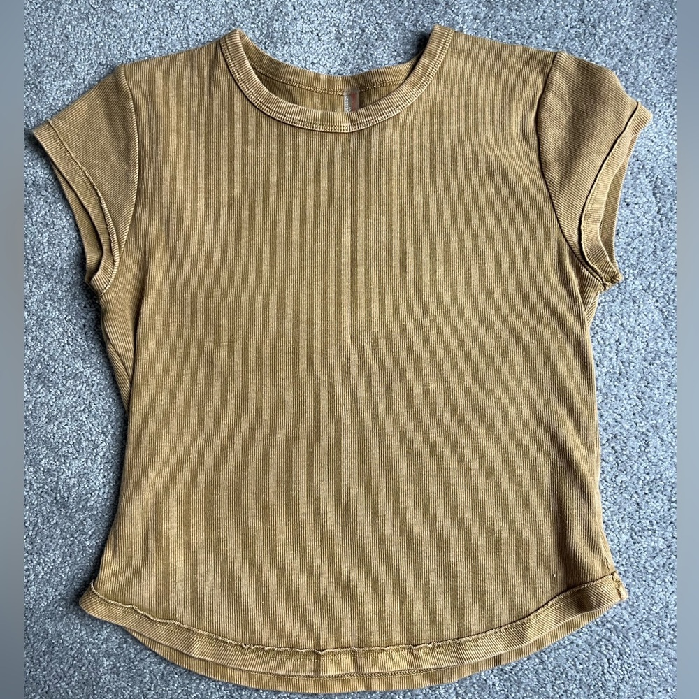 Free People Movement Ribbed Baby Tee - size large :) never worn !